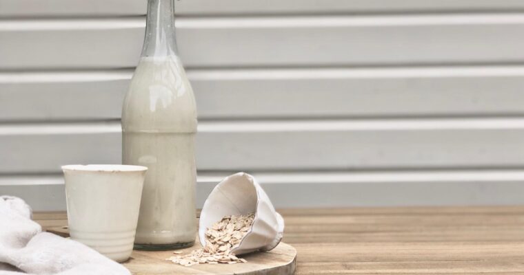 Easy recipe to make your own oat milk